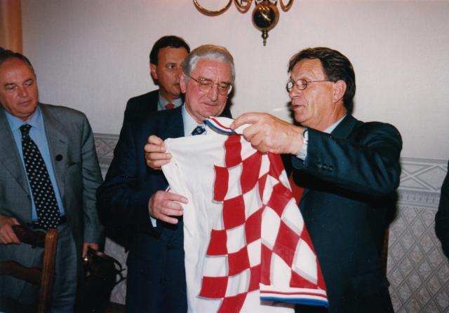 1675948293728070333.jpg 1675948293728070333.jpg